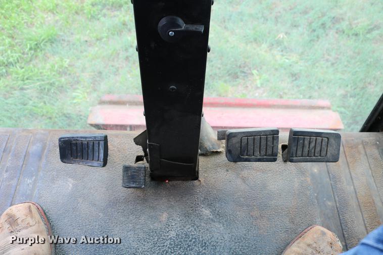 image for item DC7550 1987 Case IH 1660 combine