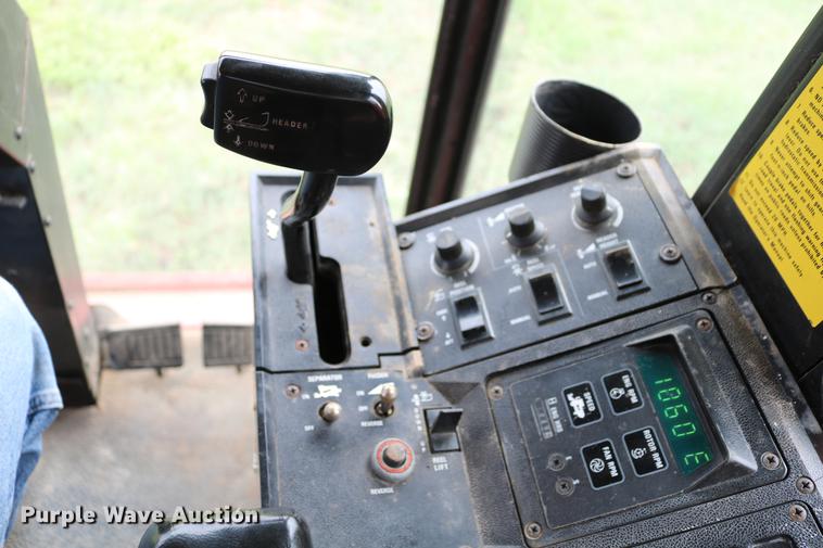 image for item DC7550 1987 Case IH 1660 combine