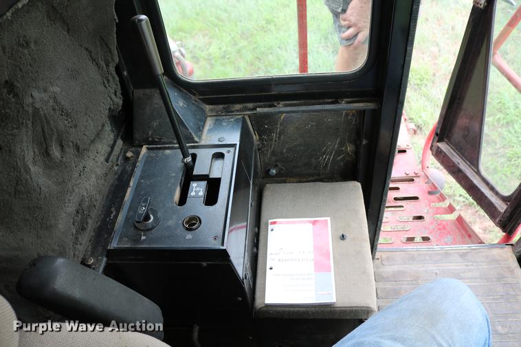 image for item DC7550 1987 Case IH 1660 combine