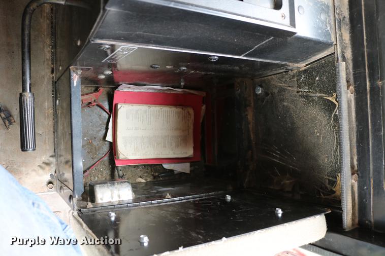 image for item DC7550 1987 Case IH 1660 combine