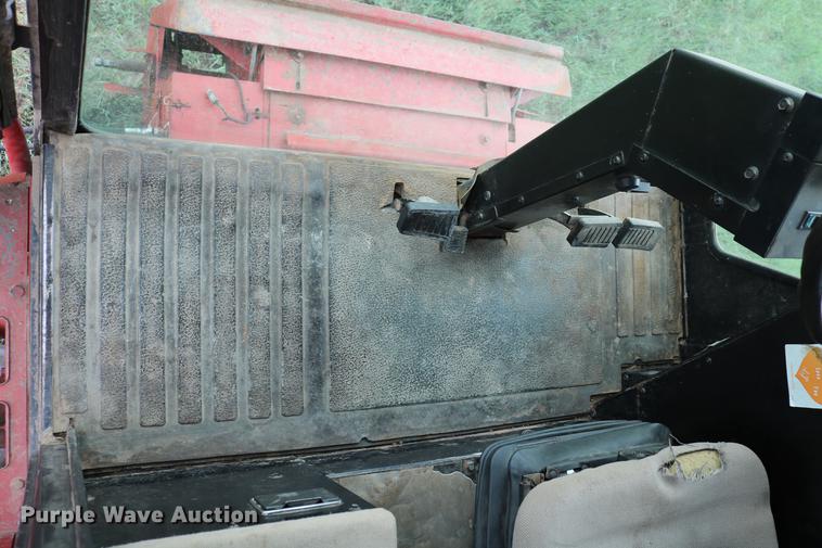 image for item DC7550 1987 Case IH 1660 combine