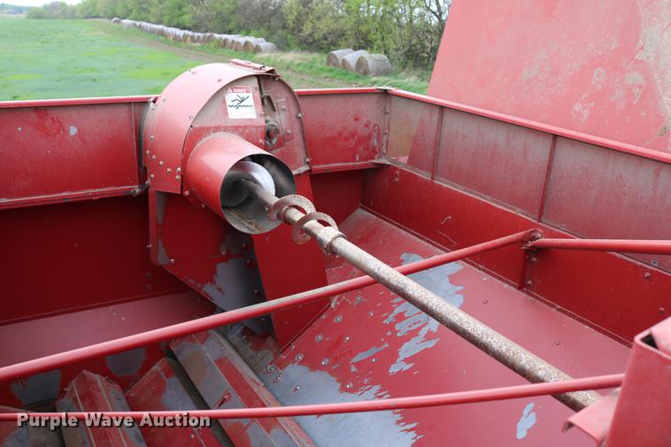 image for item DC7550 1987 Case IH 1660 combine