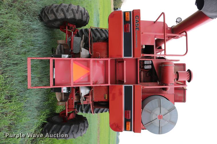 image for item DC7550 1987 Case IH 1660 combine