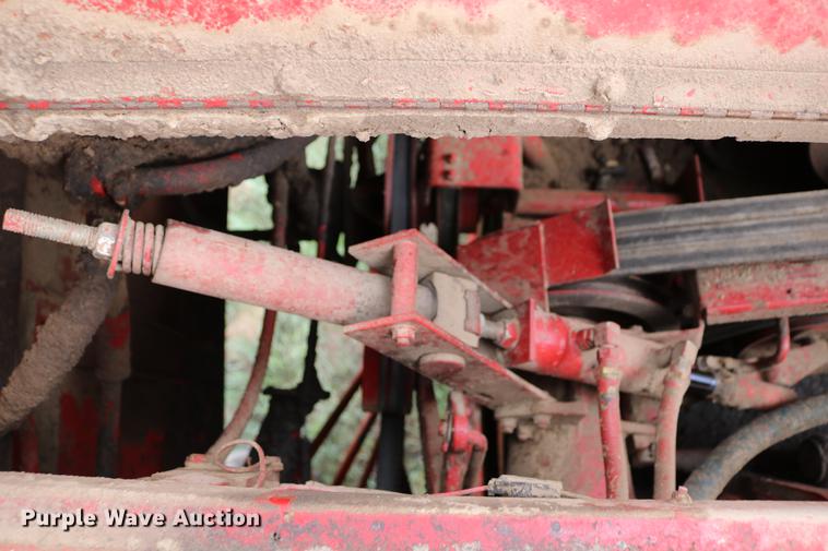 image for item DC7550 1987 Case IH 1660 combine