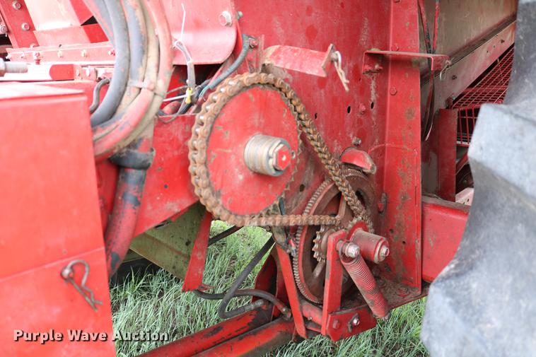 image for item DC7550 1987 Case IH 1660 combine