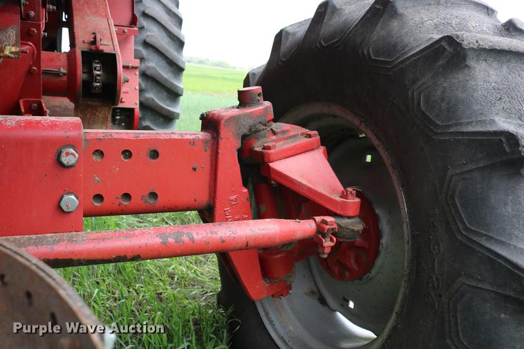 image for item DC7550 1987 Case IH 1660 combine
