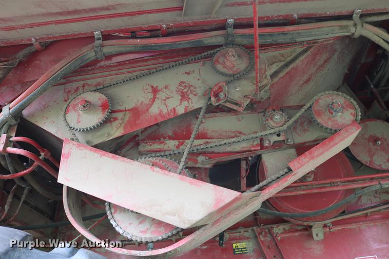 image for item DC7550 1987 Case IH 1660 combine