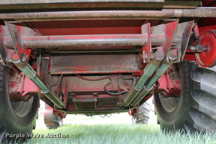 image for item DC7550 1987 Case IH 1660 combine