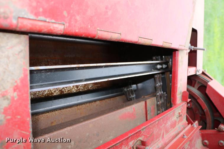 image for item DC7550 1987 Case IH 1660 combine