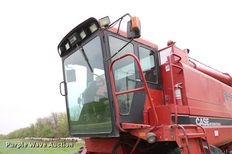 image for item DC7550 1987 Case IH 1660 combine