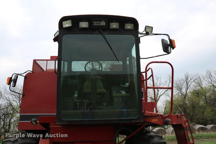 image for item DC7550 1987 Case IH 1660 combine