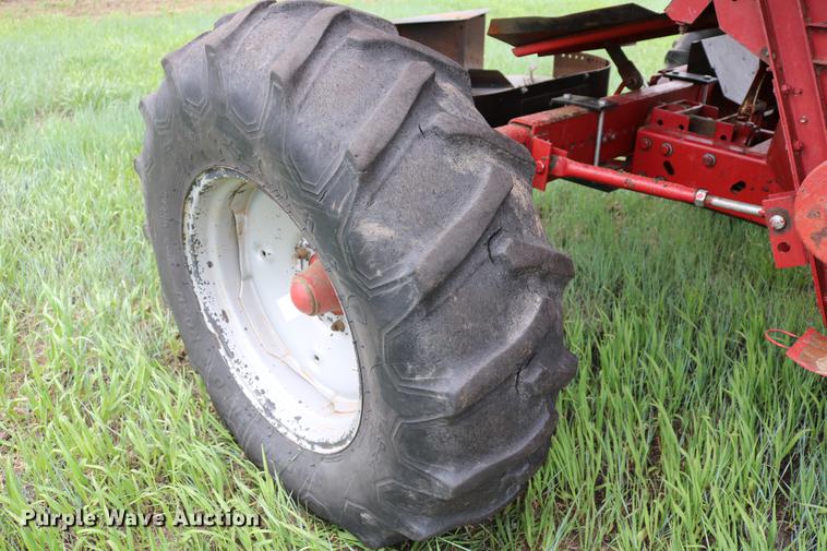 image for item DC7550 1987 Case IH 1660 combine