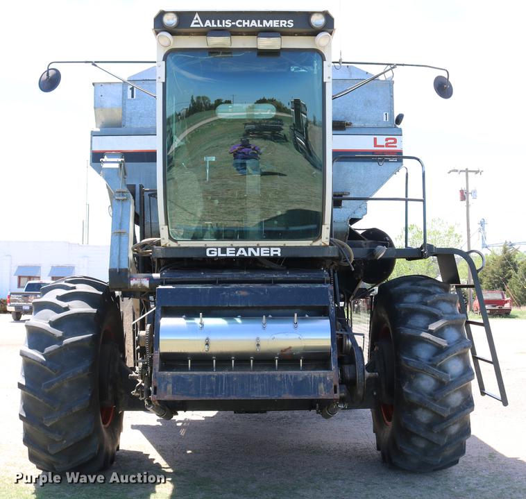 image for item DC7562 1977 Gleaner L2 combine