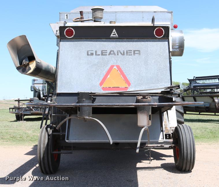 image for item DC7562 1977 Gleaner L2 combine