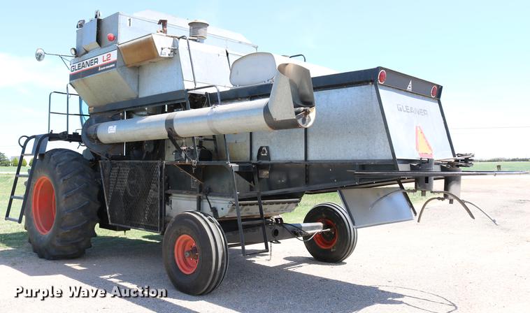 image for item DC7562 1977 Gleaner L2 combine