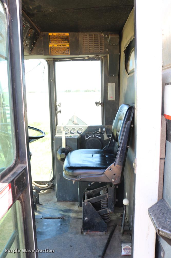 image for item DC7562 1977 Gleaner L2 combine