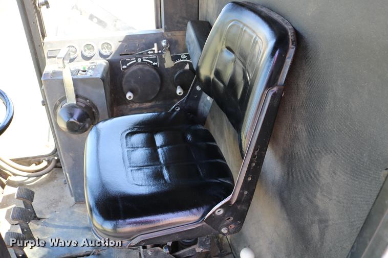 image for item DC7562 1977 Gleaner L2 combine