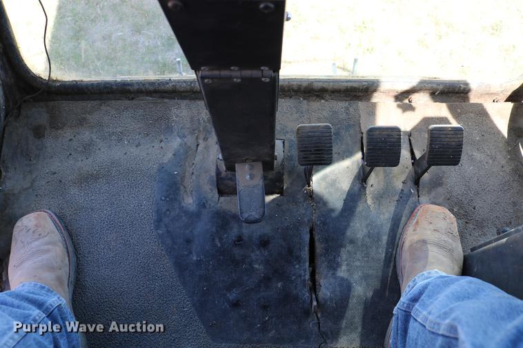 image for item DC7562 1977 Gleaner L2 combine