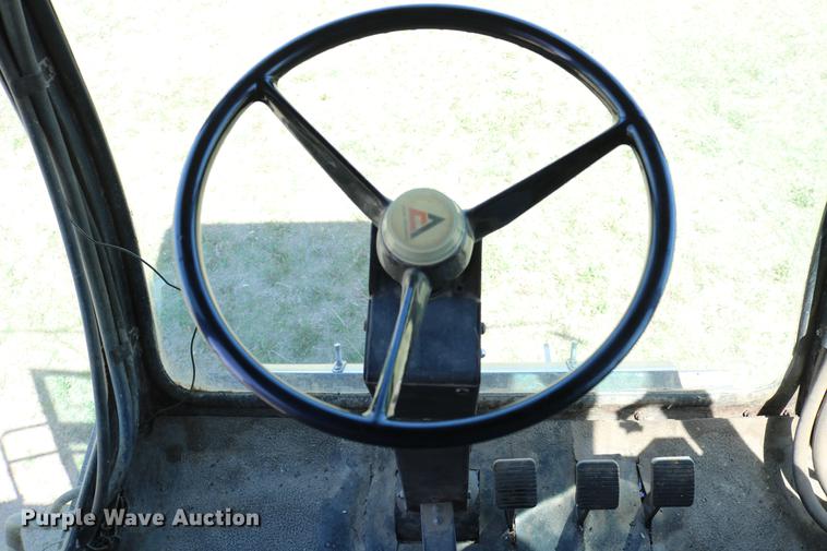 image for item DC7562 1977 Gleaner L2 combine