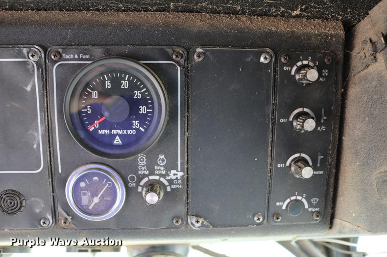 image for item DC7562 1977 Gleaner L2 combine