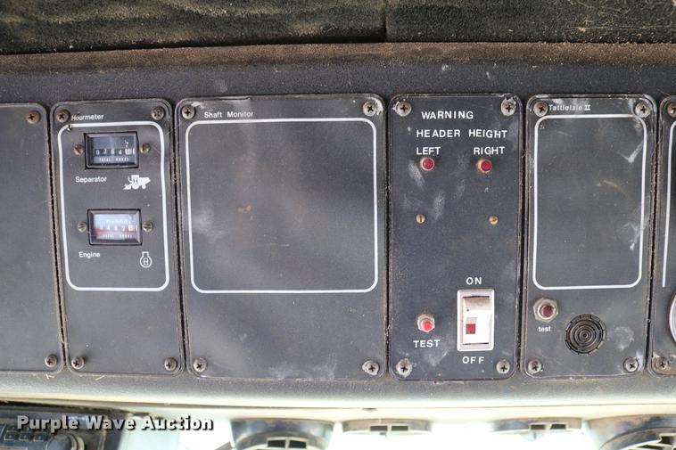 image for item DC7562 1977 Gleaner L2 combine