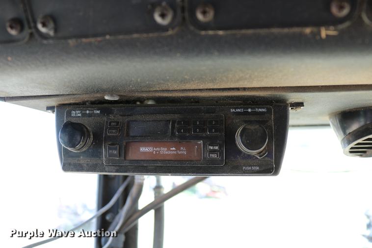 image for item DC7562 1977 Gleaner L2 combine