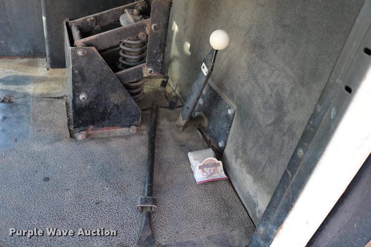 image for item DC7562 1977 Gleaner L2 combine