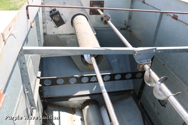 image for item DC7562 1977 Gleaner L2 combine