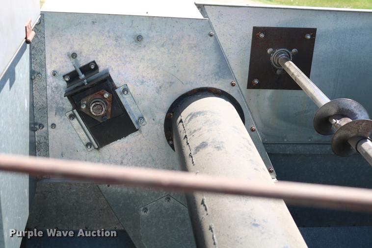 image for item DC7562 1977 Gleaner L2 combine