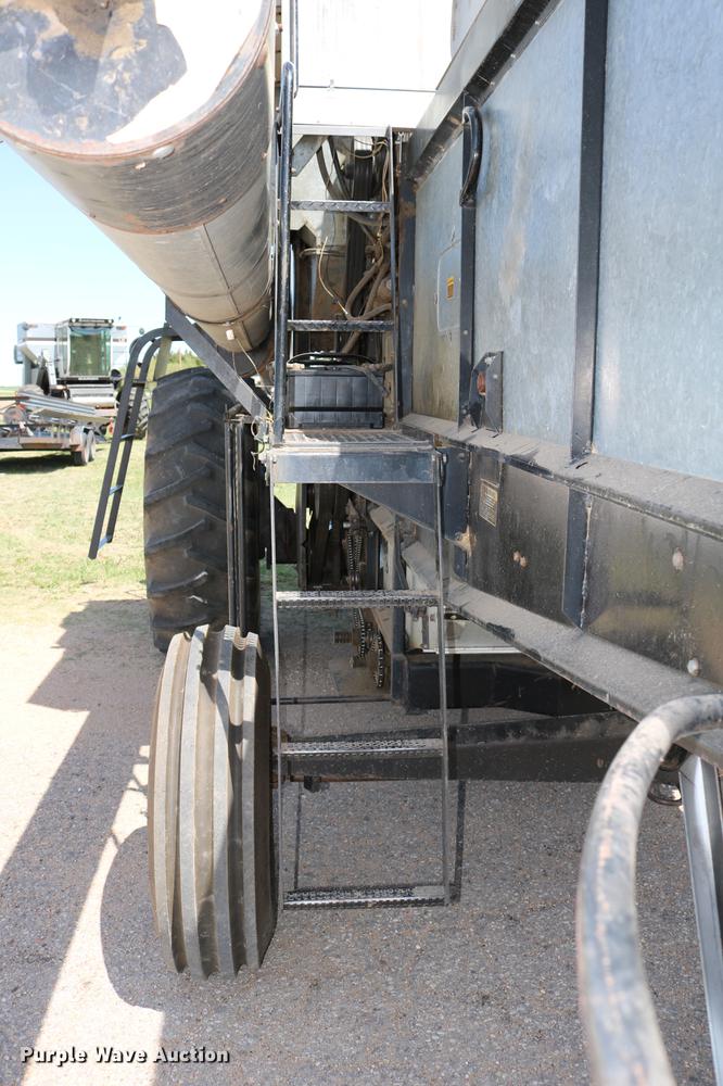 image for item DC7562 1977 Gleaner L2 combine