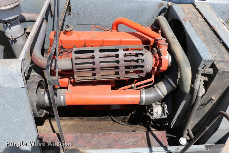 image for item DC7562 1977 Gleaner L2 combine