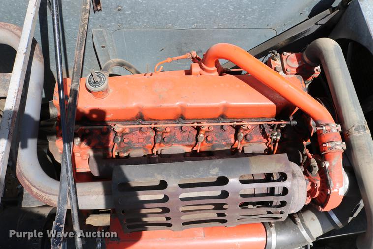 image for item DC7562 1977 Gleaner L2 combine