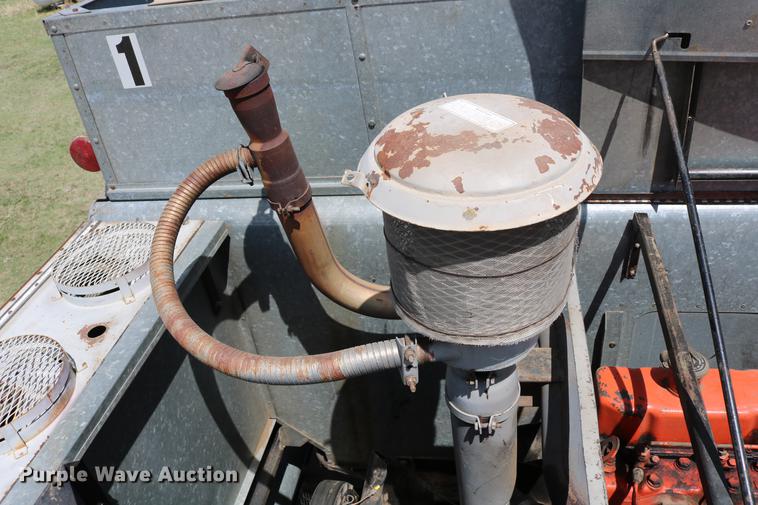 image for item DC7562 1977 Gleaner L2 combine