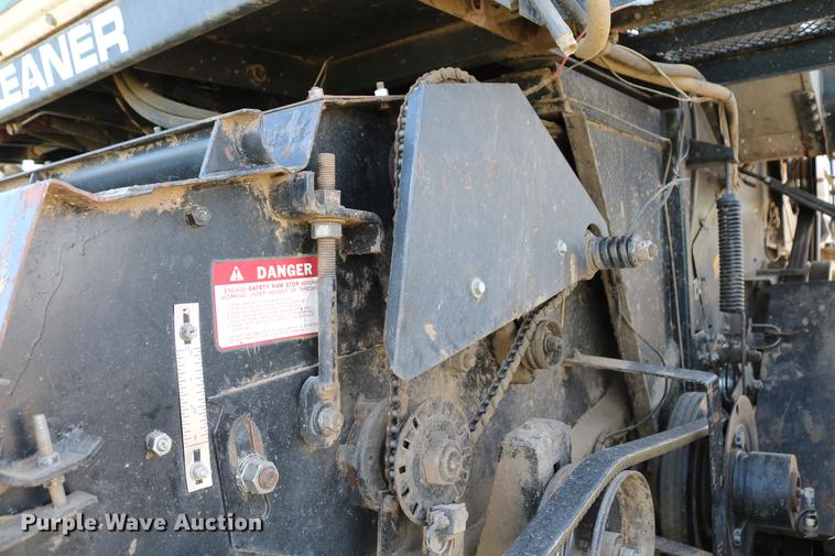 image for item DC7562 1977 Gleaner L2 combine