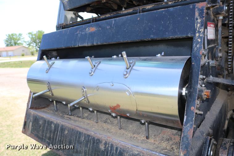 image for item DC7562 1977 Gleaner L2 combine