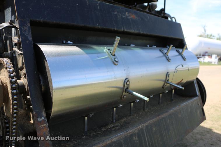 image for item DC7562 1977 Gleaner L2 combine