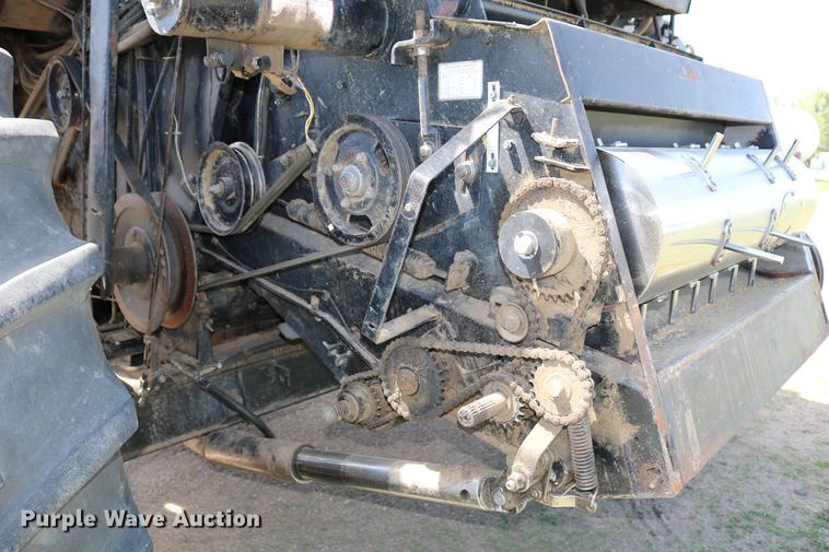 image for item DC7562 1977 Gleaner L2 combine