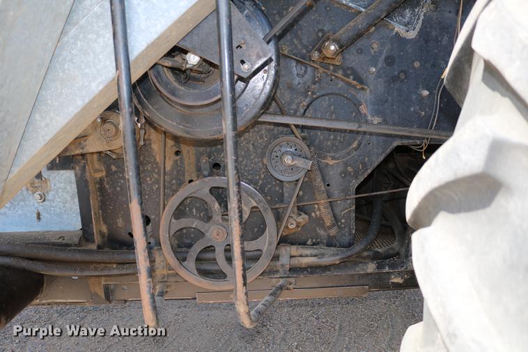 image for item DC7562 1977 Gleaner L2 combine