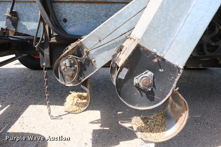 image for item DC7562 1977 Gleaner L2 combine