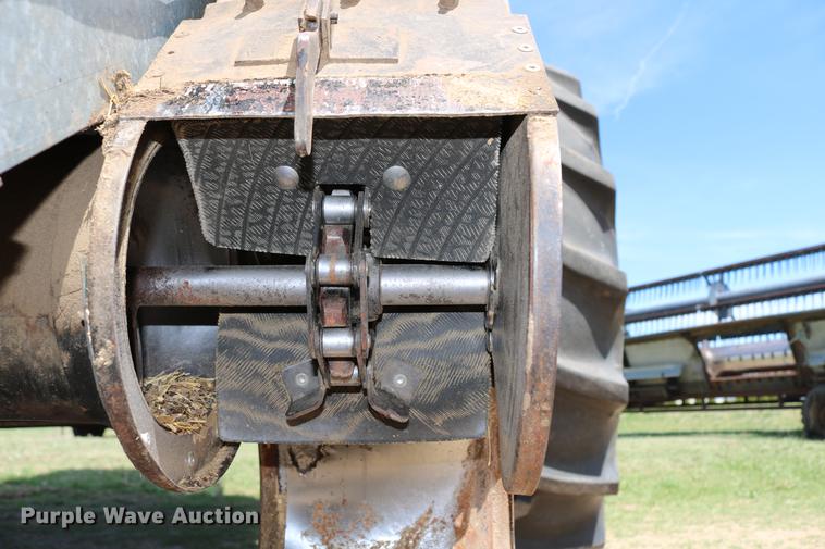 image for item DC7562 1977 Gleaner L2 combine