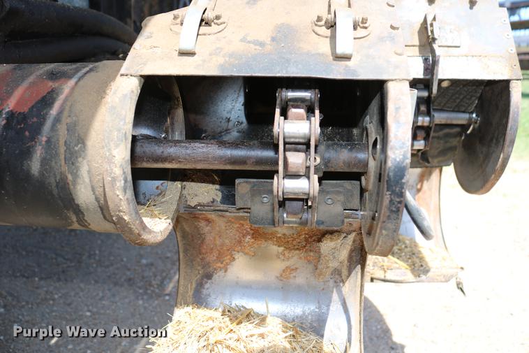 image for item DC7562 1977 Gleaner L2 combine