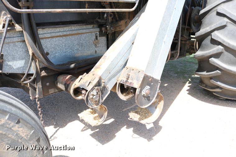 image for item DC7562 1977 Gleaner L2 combine