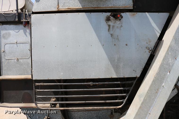 image for item DC7562 1977 Gleaner L2 combine