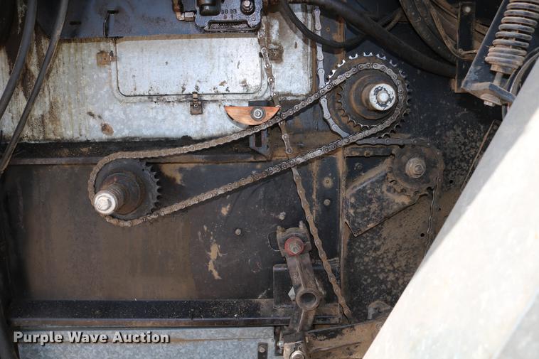 image for item DC7562 1977 Gleaner L2 combine