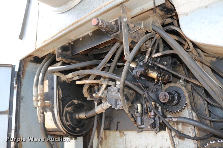 image for item DC7562 1977 Gleaner L2 combine