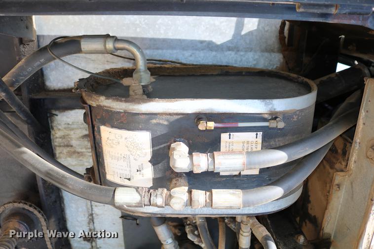 image for item DC7562 1977 Gleaner L2 combine