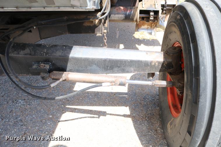 image for item DC7562 1977 Gleaner L2 combine