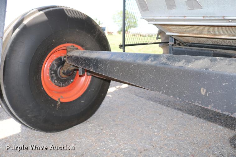 image for item DC7562 1977 Gleaner L2 combine