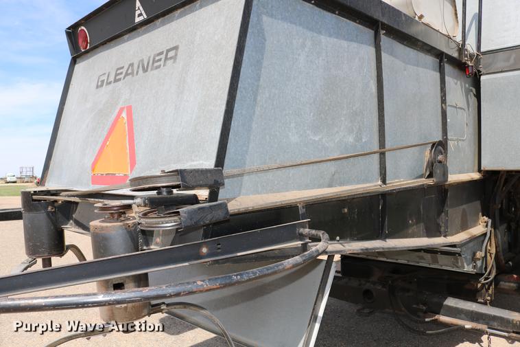 image for item DC7562 1977 Gleaner L2 combine