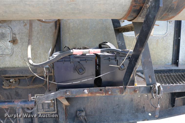 image for item DC7562 1977 Gleaner L2 combine